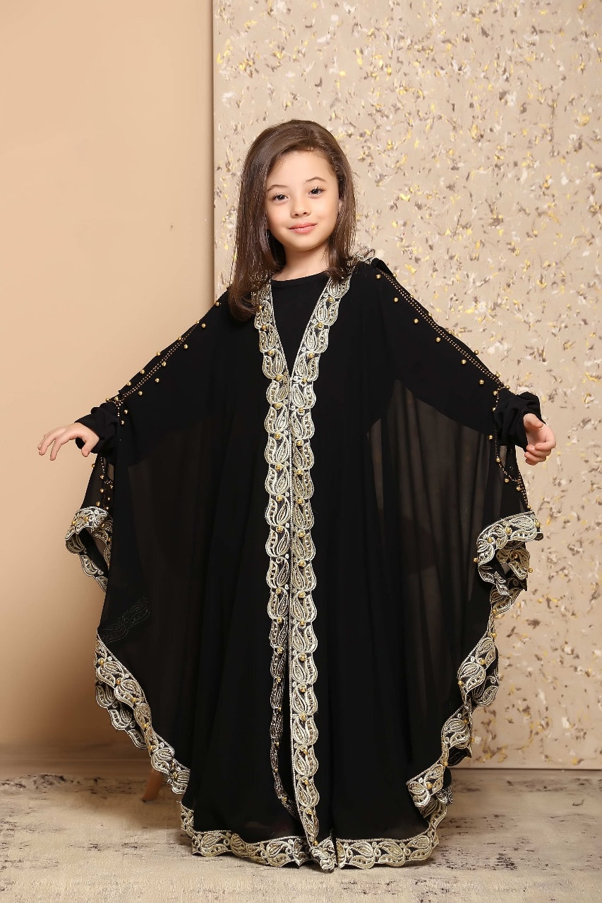 عباية ملكي بجاكار جانبي ولمسة تيفاني